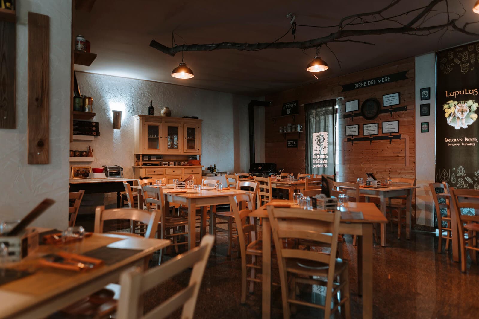Interni della Ristobirreria La Quercia